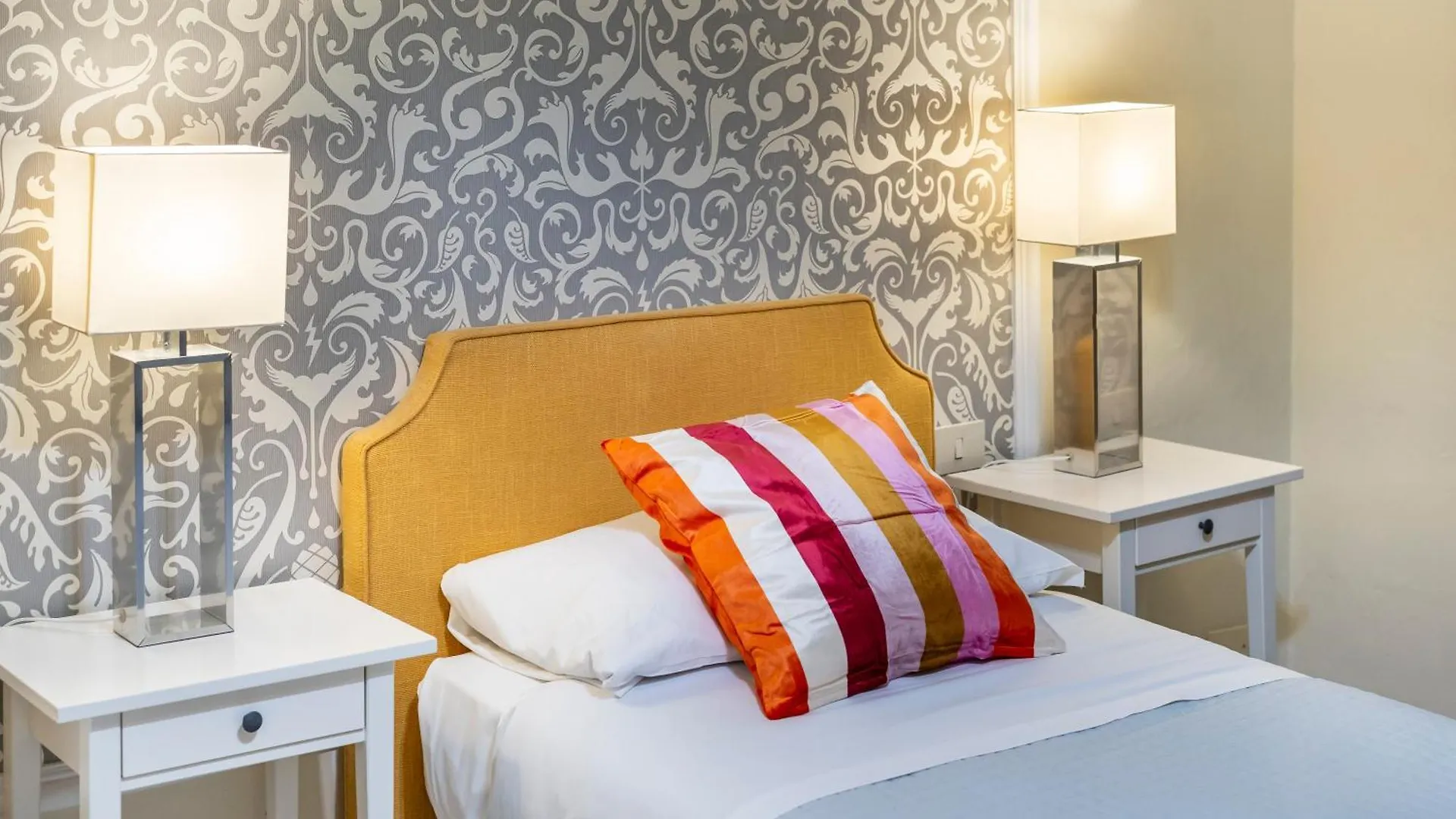 Historic Apartment Borgo Ognissanti, 8 Florens Italien