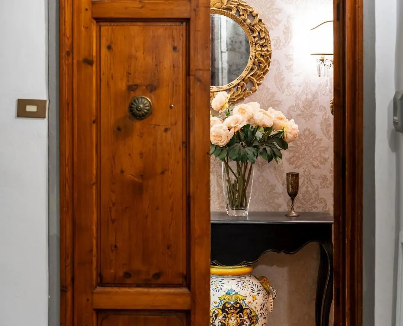 Historic Apartment Borgo Ognissanti, 8 Флоренция