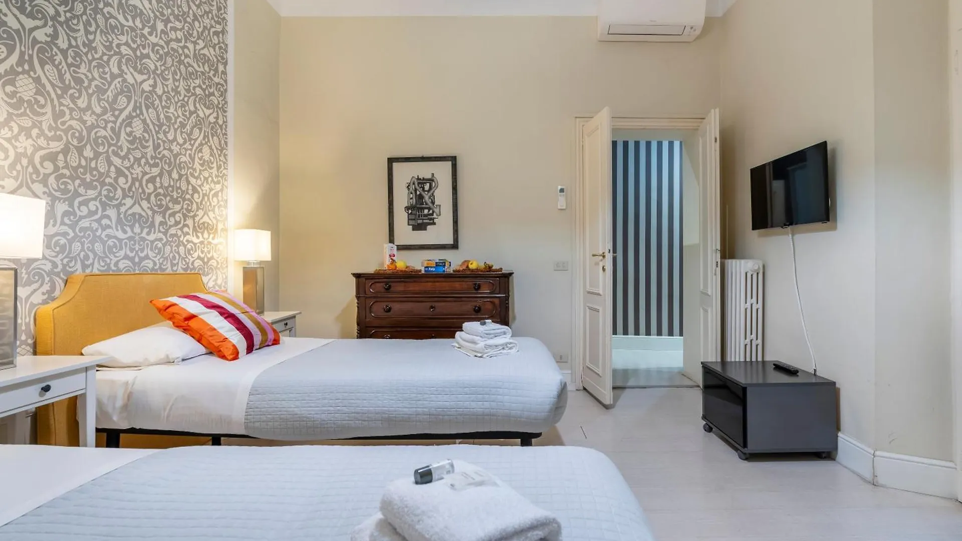 Historic Apartment Borgo Ognissanti, 8 Флоренция