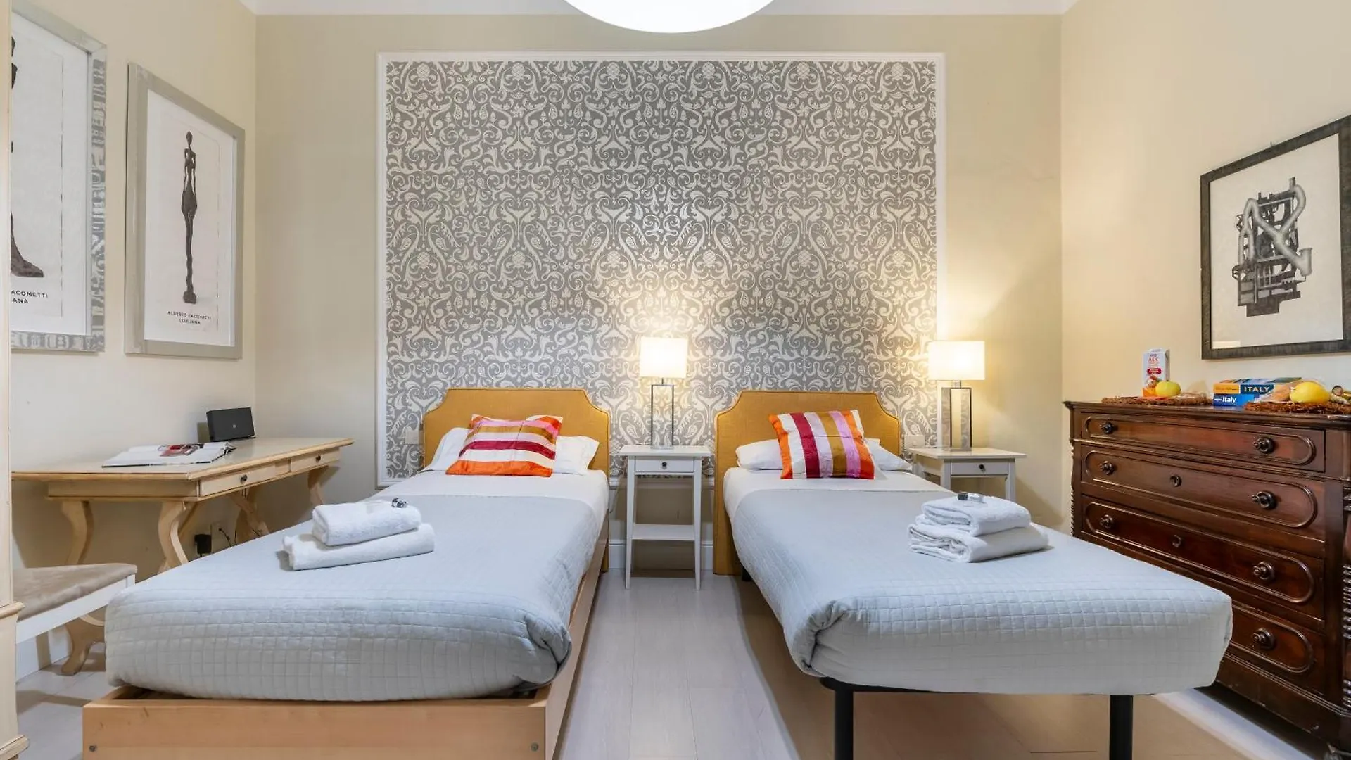 Historic Apartment Borgo Ognissanti, 8 Флоренция
