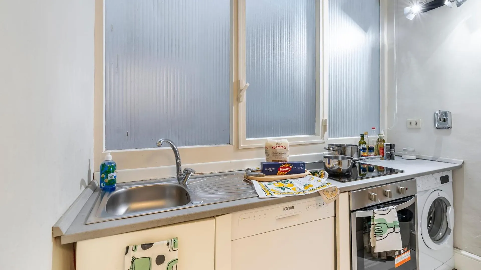 Historic Apartment Borgo Ognissanti, 8 Флоренция