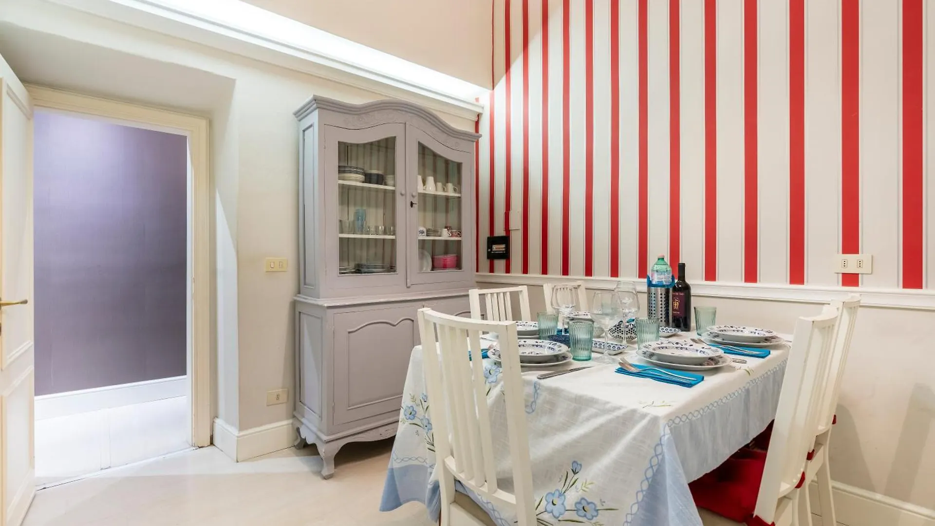Historic Apartment Borgo Ognissanti, 8 Флоренция