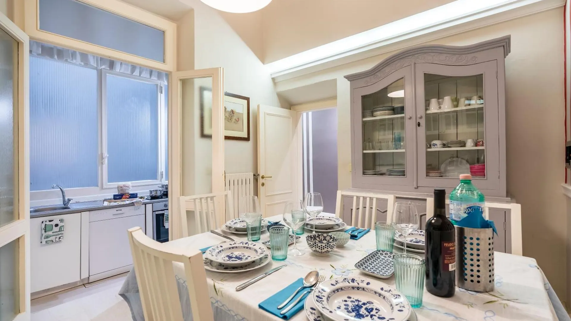 Historic Apartment Borgo Ognissanti, 8 Флоренция