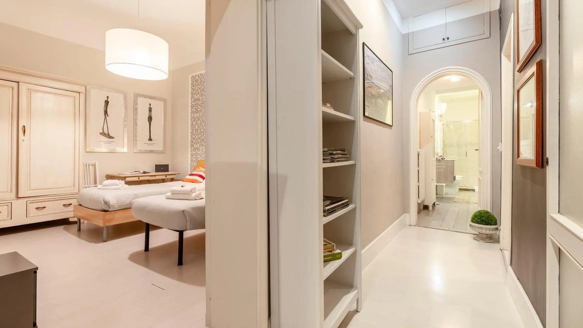 Historic Apartment Borgo Ognissanti, 8 Флоренция
