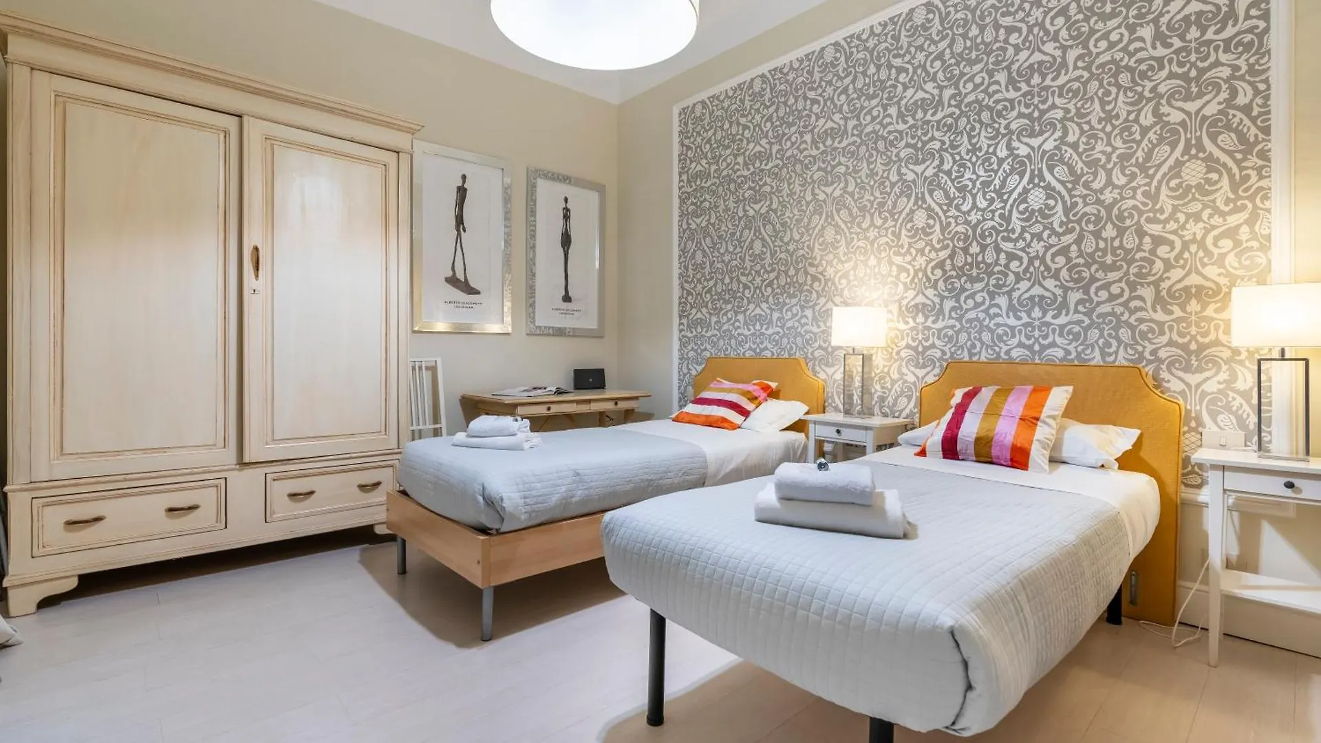 Historic Apartment Borgo Ognissanti, 8 Флоренция