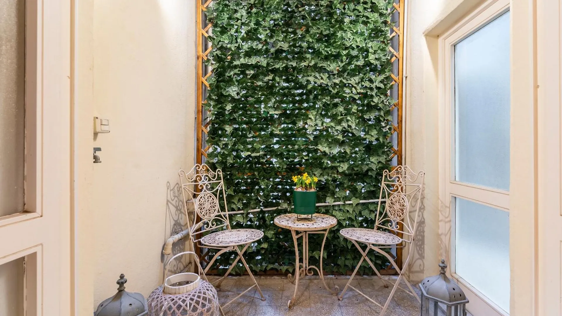 Historic Apartment Borgo Ognissanti, 8 Флоренция