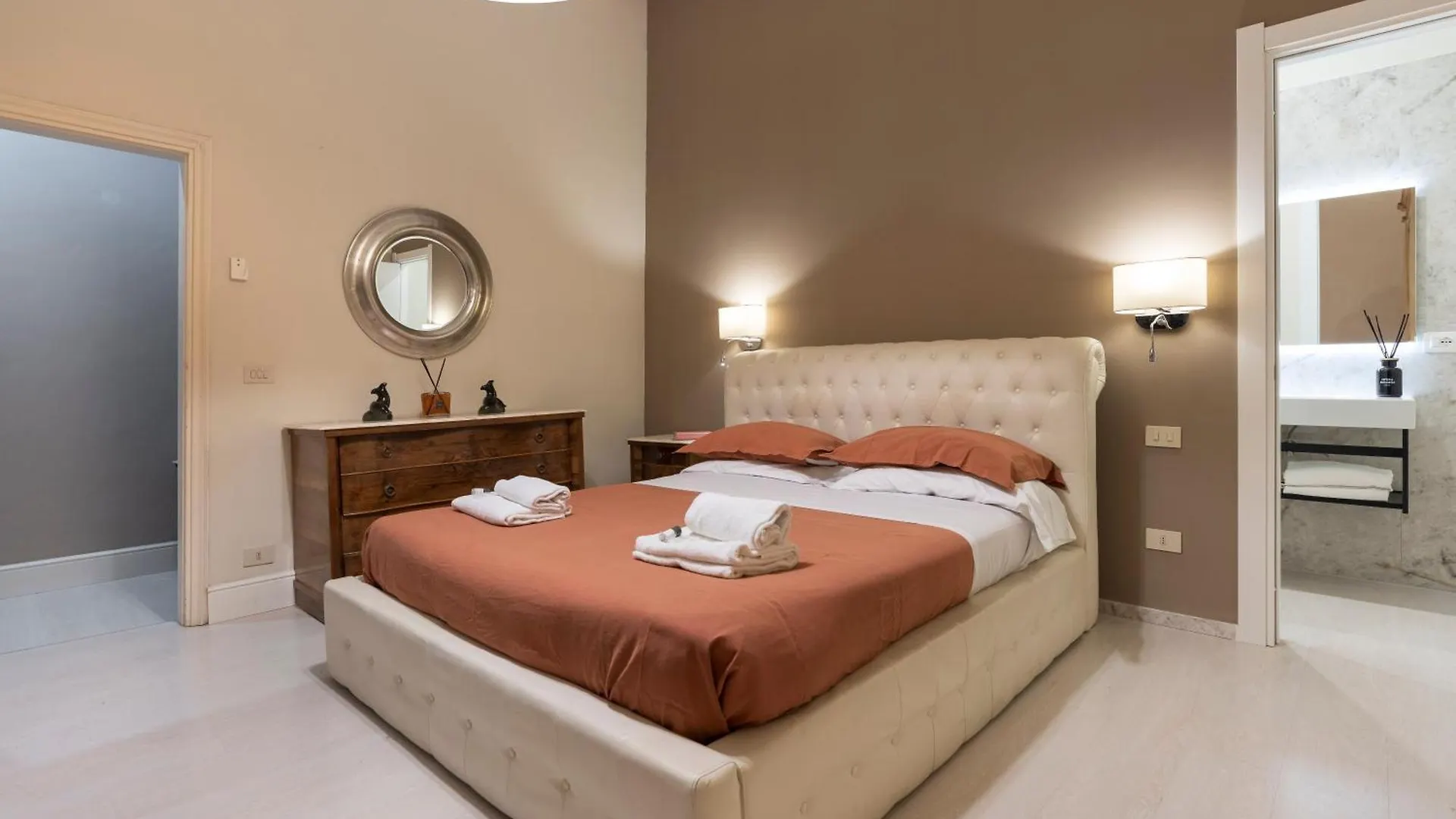 Historic Apartment Borgo Ognissanti, 8 Флоренция