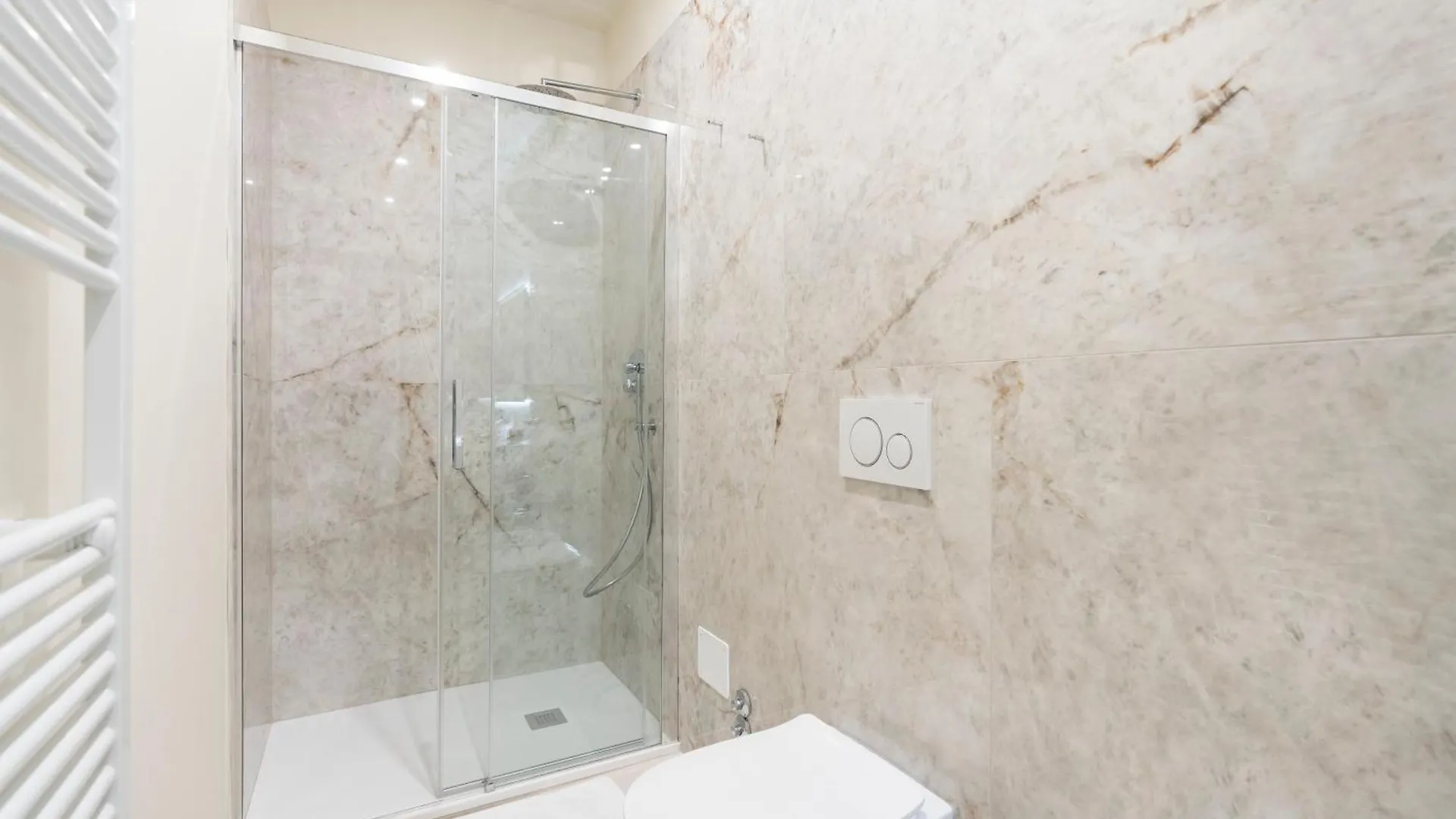 Historic Apartment Borgo Ognissanti, 8 Флоренция Италия